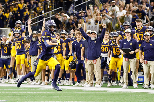 HP Scots Cannon Bozman returns a Wakeland kickoff 73 yards for a Scots' touchdown.